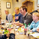 The Marton Arms 3* אינגלטון