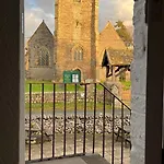 אורחן The Marton Arms
