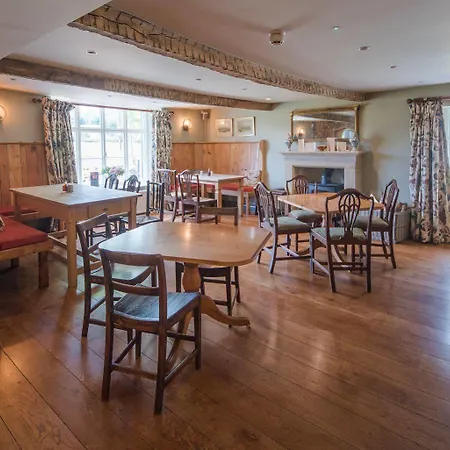 אורחן The Marton Arms